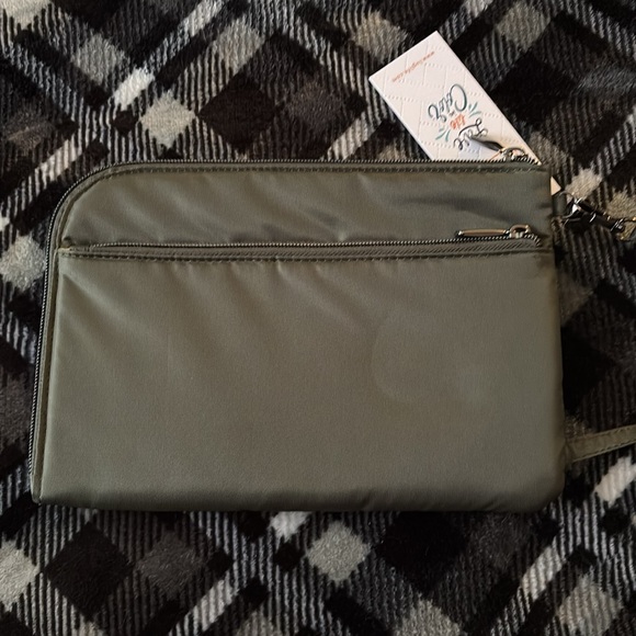 LUG Halfpipe Zip RFID Wristlet Wallet - Picture 2 of 10